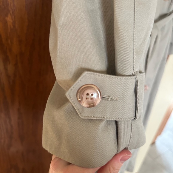 Classic Tan Trench Coat - Picture 13 of 14